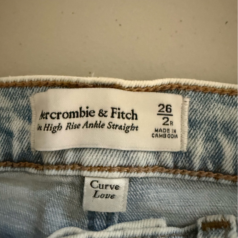 A&F Ultra High Rise Ankle Straight Leg Stretch Light Wash Jeans Women’s Size 26 - Picture 5 of 9